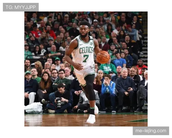 杰伦·威廉姆斯利用挡拆创造突破空间提升关键时刻得分效率