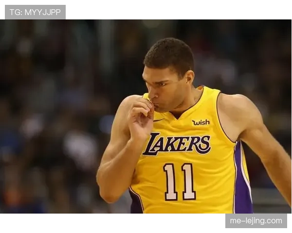 布鲁克·洛佩斯中投精准性提升 拉开内线空间助攻队友得分