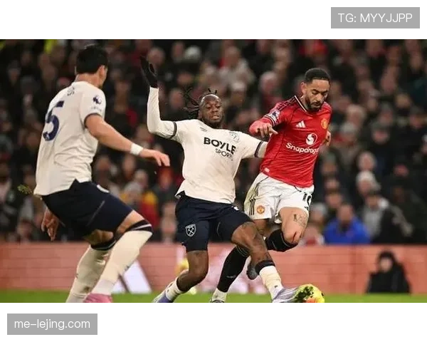 曼联从边路到中路的空间利用能力缺失，进攻效率受限